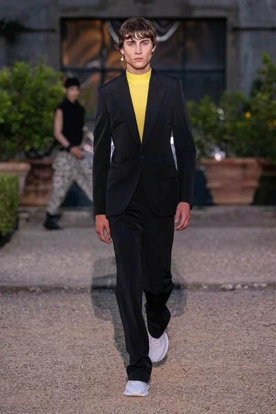 Look 50
